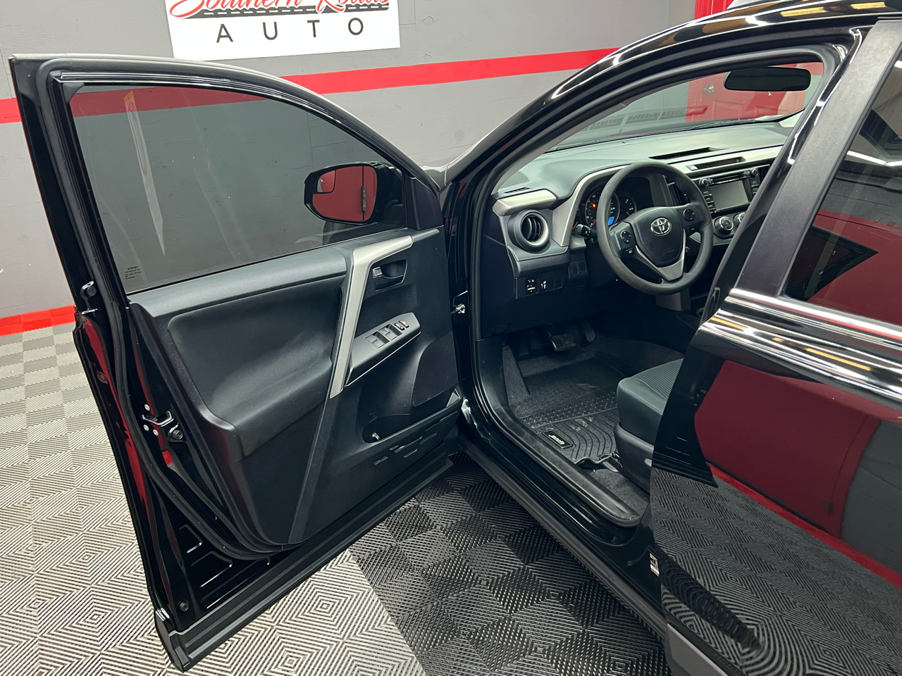 Toyota RAV4 LE FWD 2016