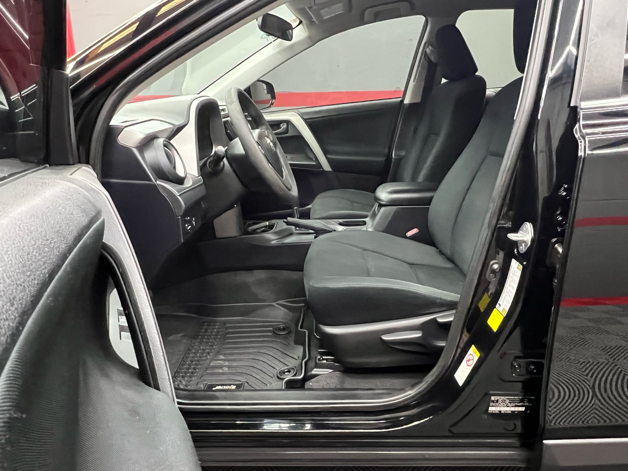 Toyota RAV4 LE FWD 2016