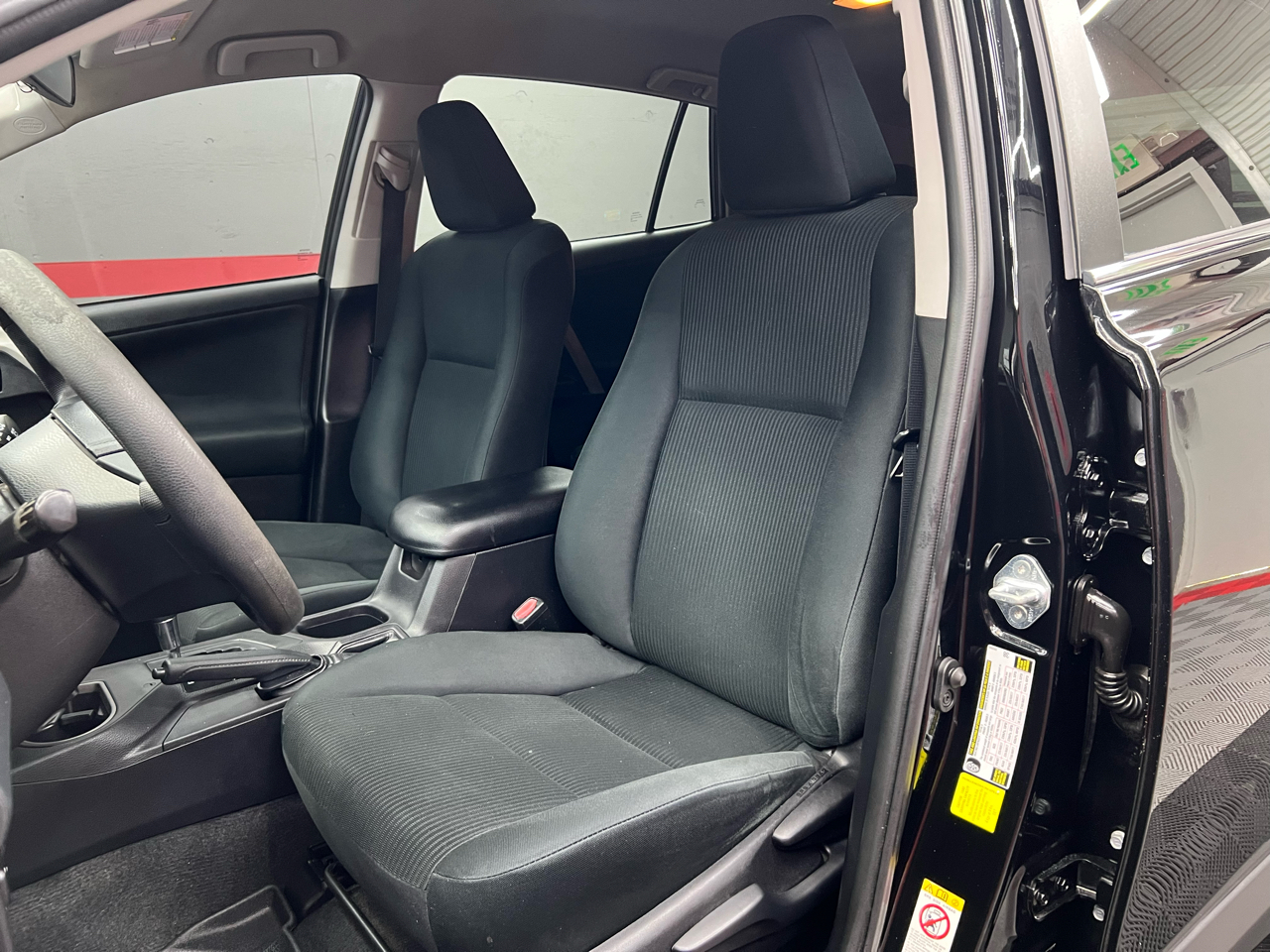 Toyota RAV4 LE FWD 2016