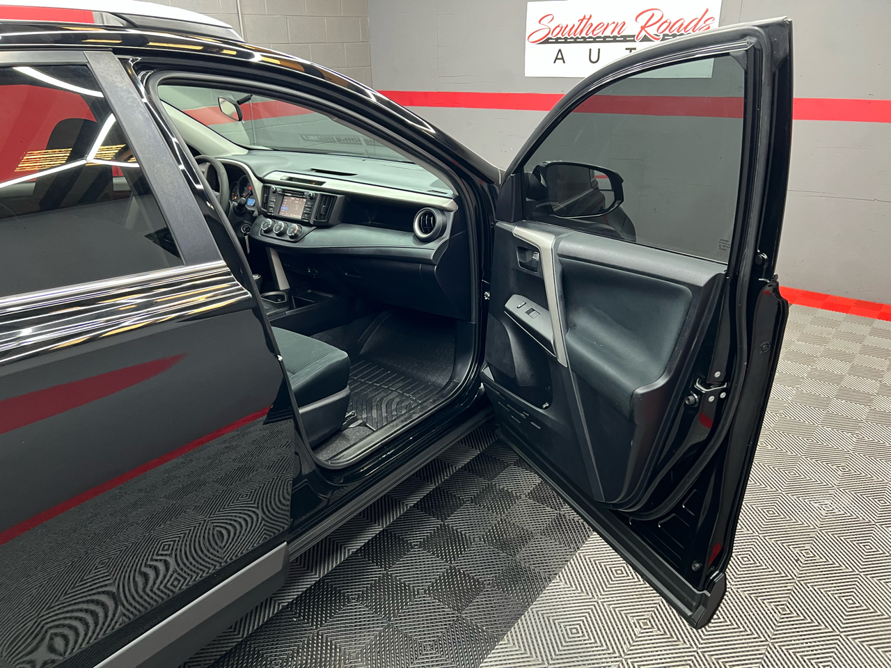 Toyota RAV4 LE FWD 2016