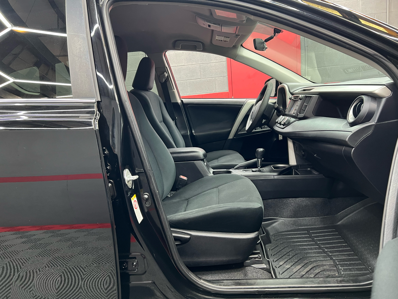 Toyota RAV4 LE FWD 2016