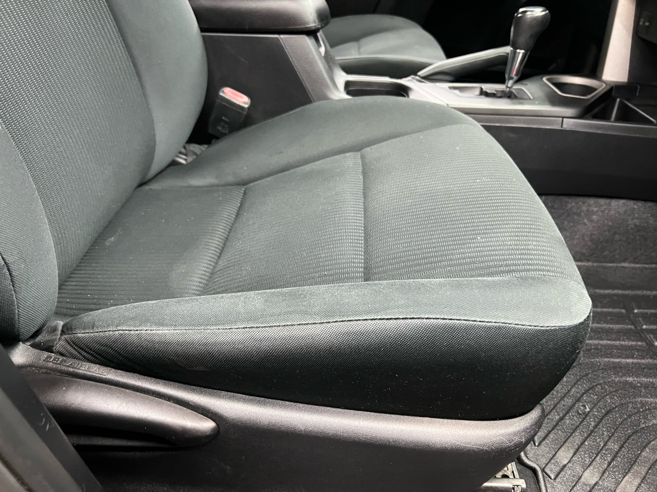 Toyota RAV4 LE FWD 2016