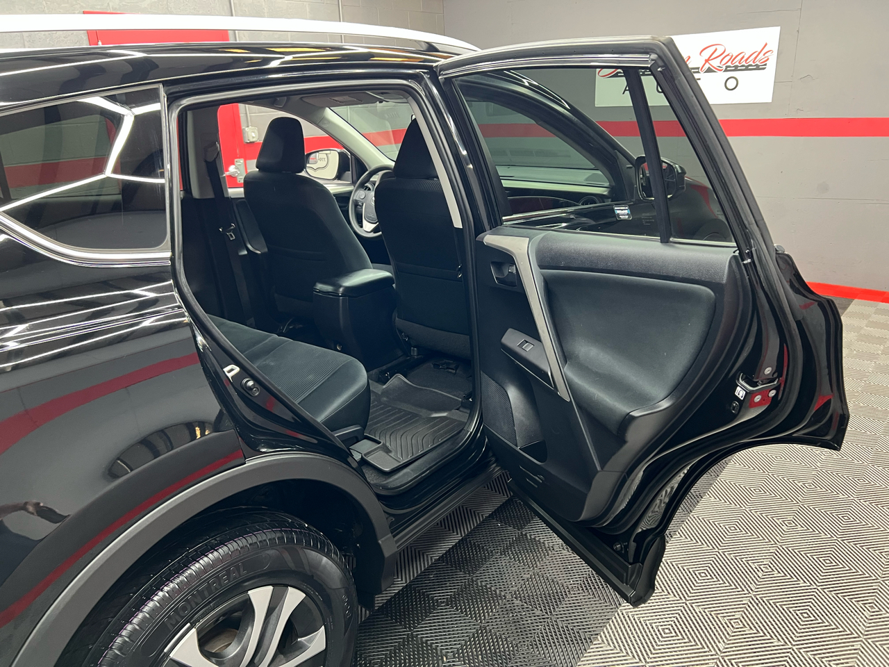 Toyota RAV4 LE FWD 2016