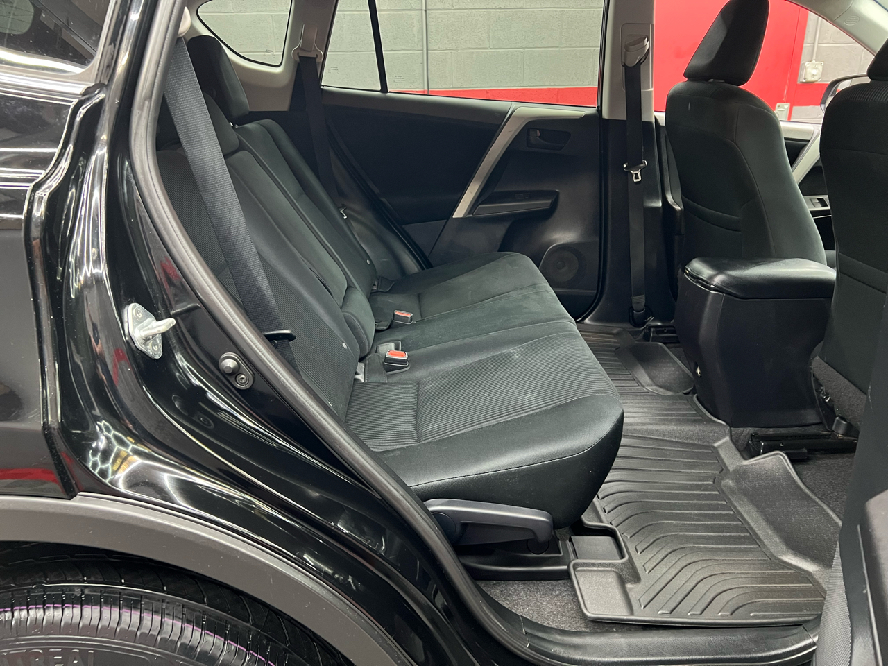 Toyota RAV4 LE FWD 2016