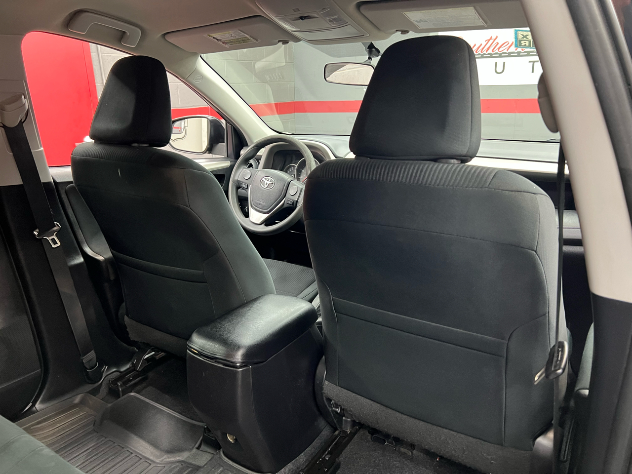 Toyota RAV4 LE FWD 2016