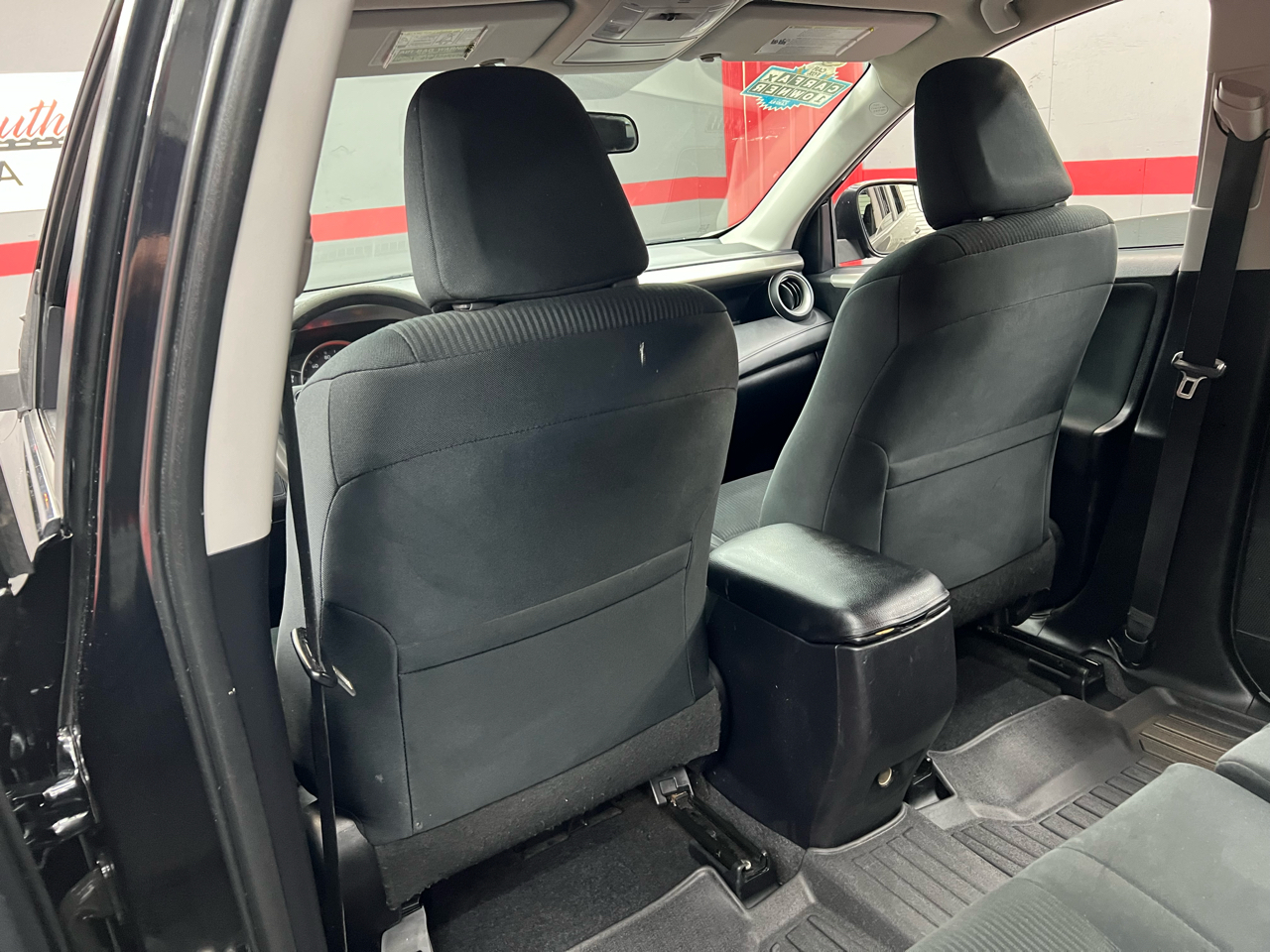 Toyota RAV4 LE FWD 2016