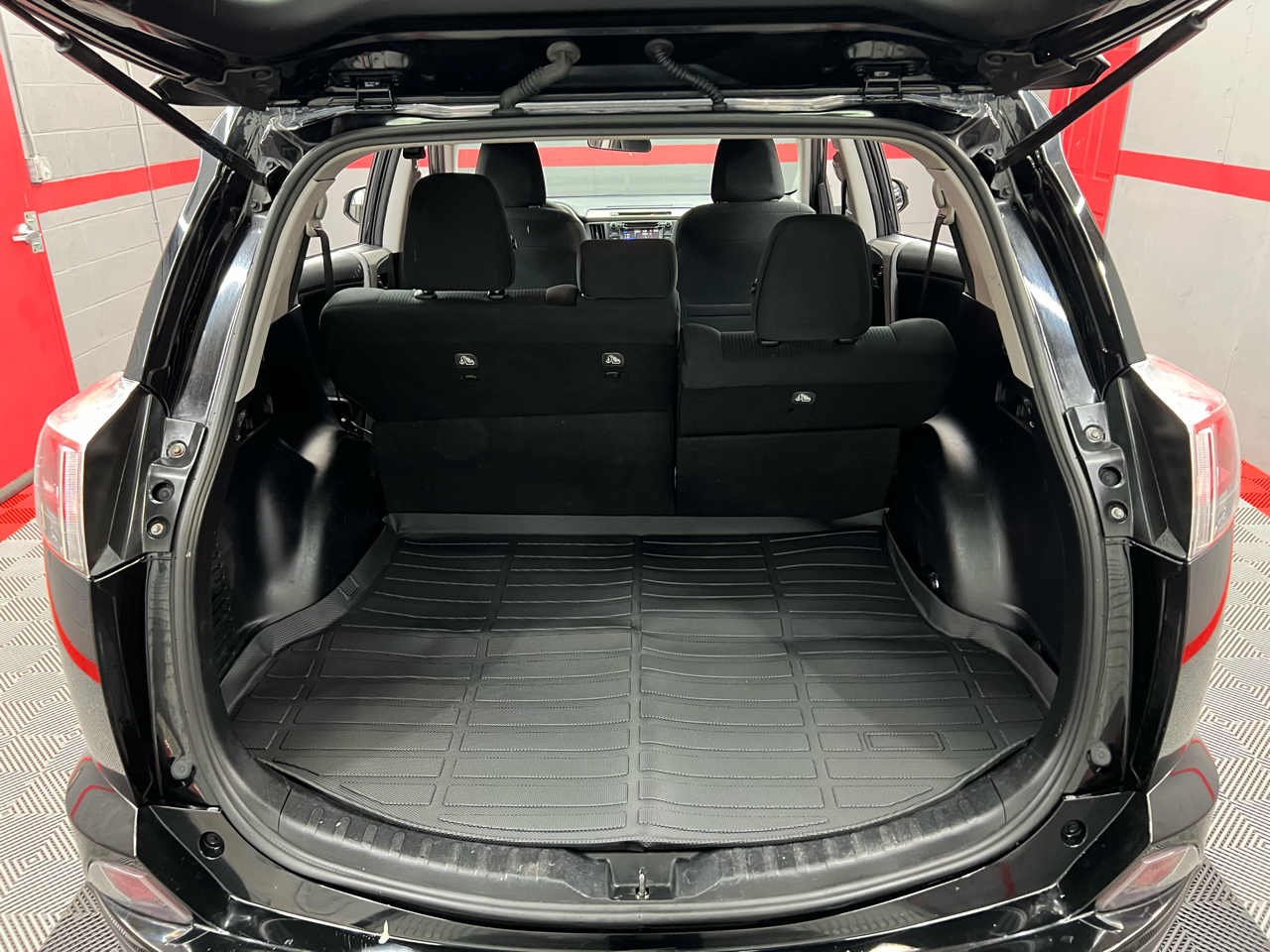 Toyota RAV4 LE FWD 2016