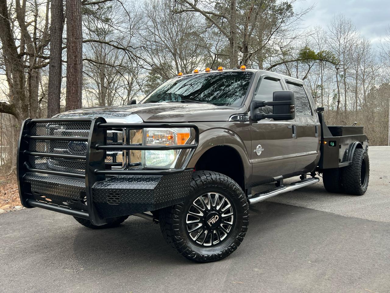 2016 Ford F-350 SD XLT Crew Cab Flat Bed DRW 4WD