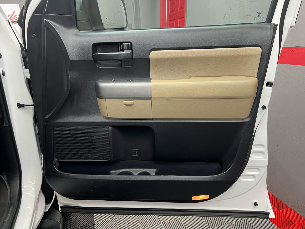 Toyota Sequoia  2015