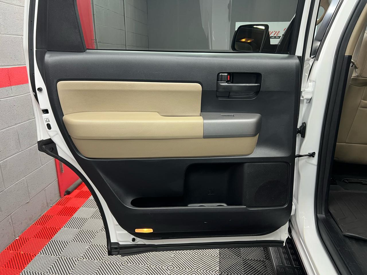 Toyota Sequoia  2015