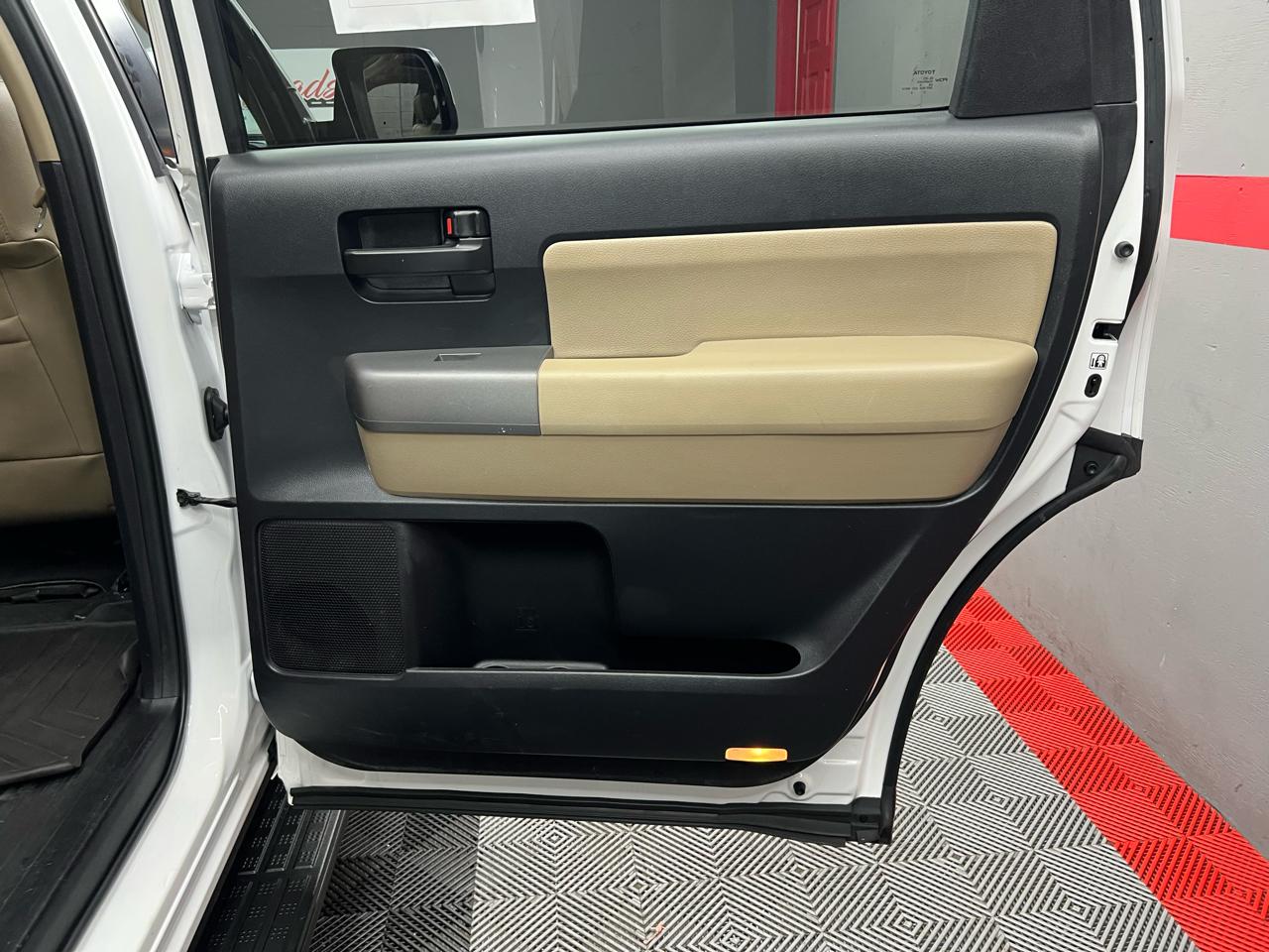 Toyota Sequoia  2015