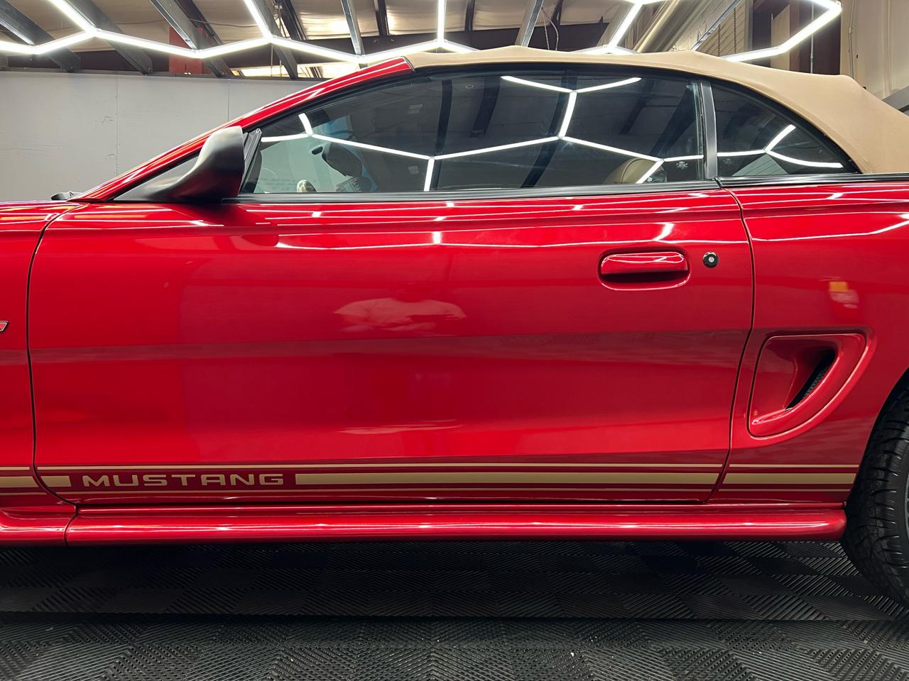 Ford Mustang GT convertible 1997