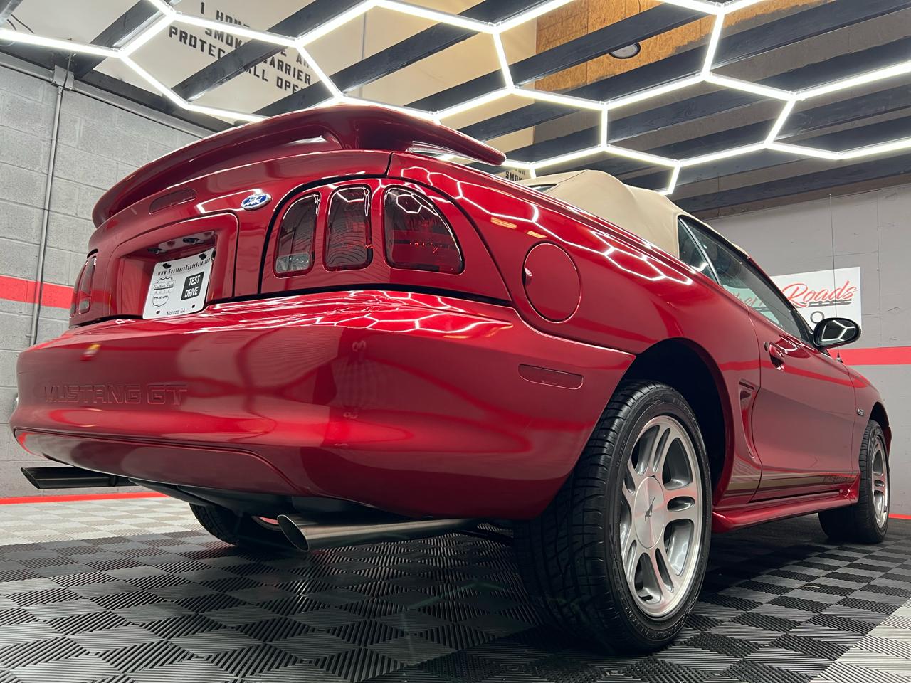 Ford Mustang GT convertible 1997