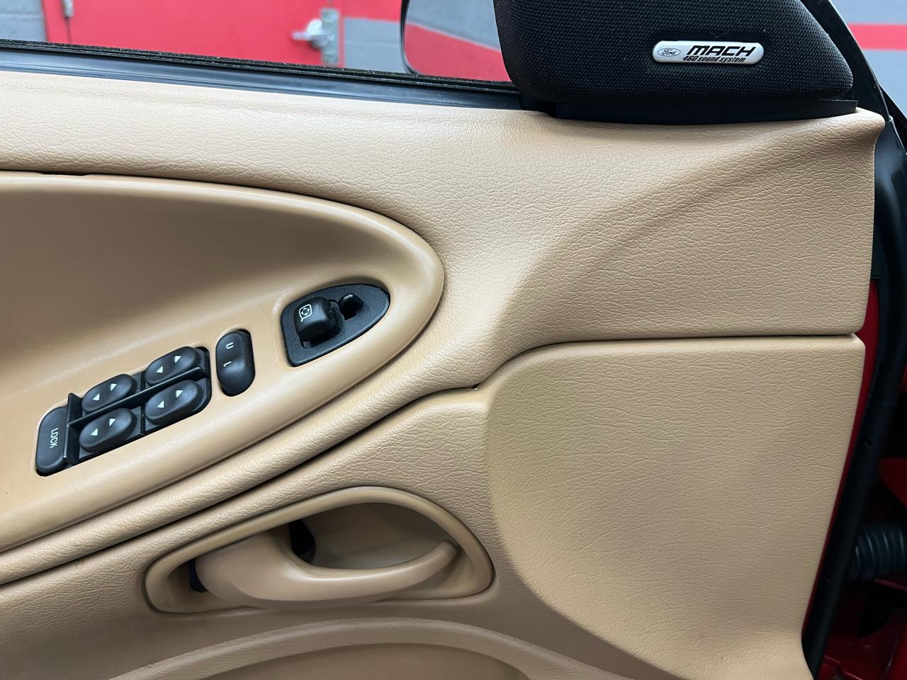 Ford Mustang GT convertible 1997