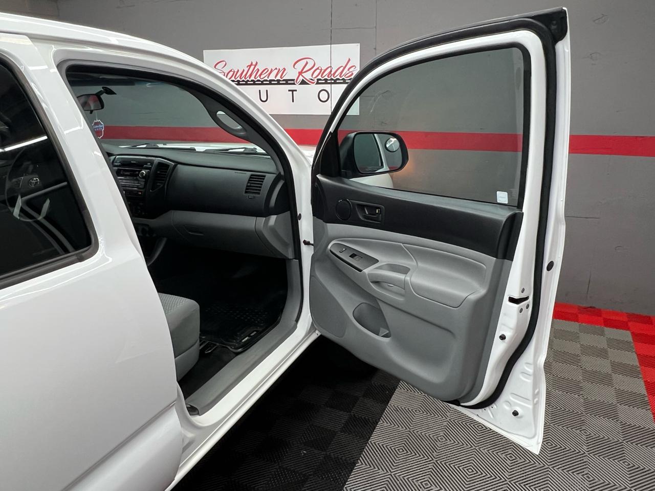 Toyota Tacoma PreRunner Double Cab Auto 2WD 2012