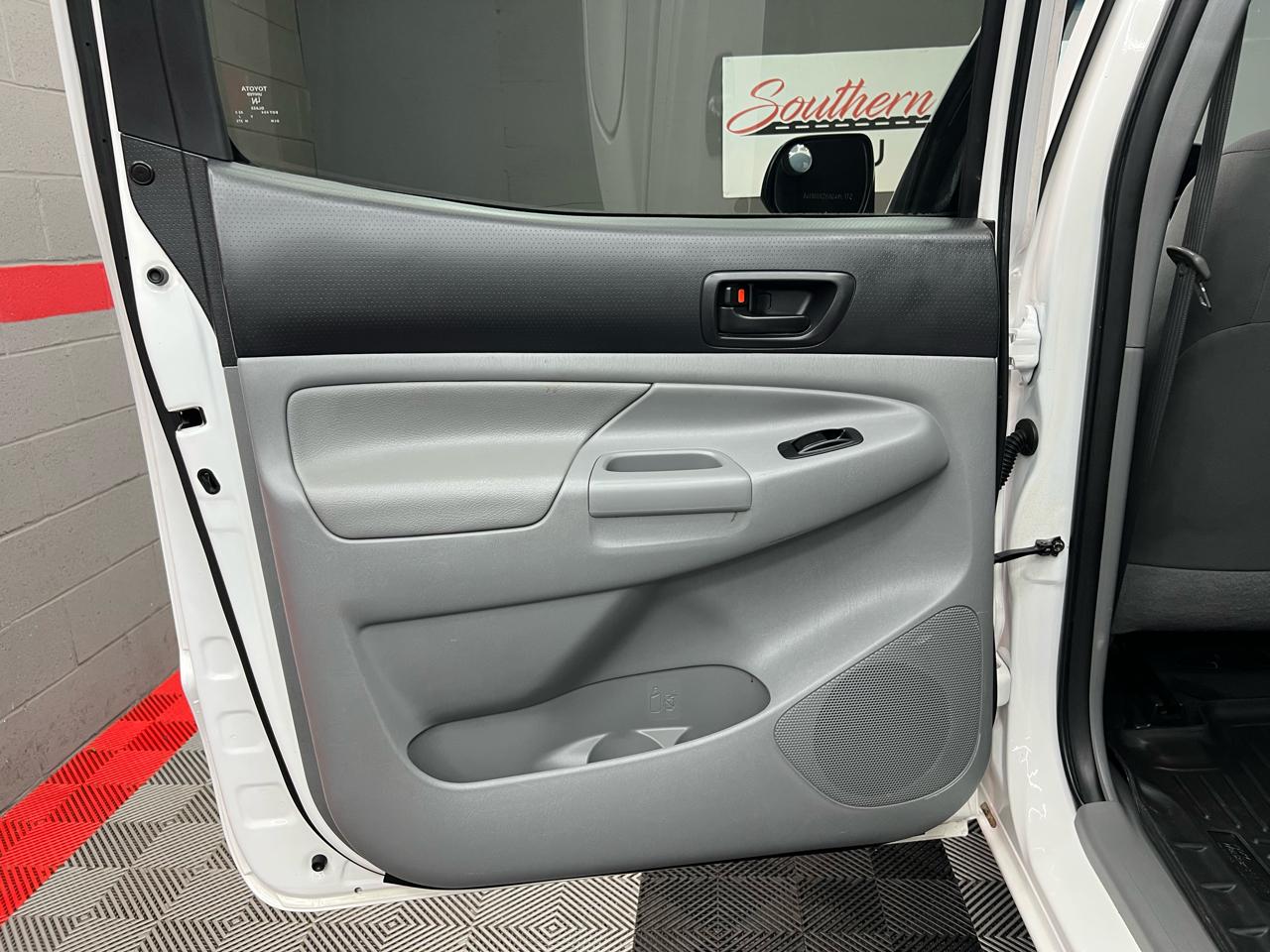 Toyota Tacoma PreRunner Double Cab Auto 2WD 2012