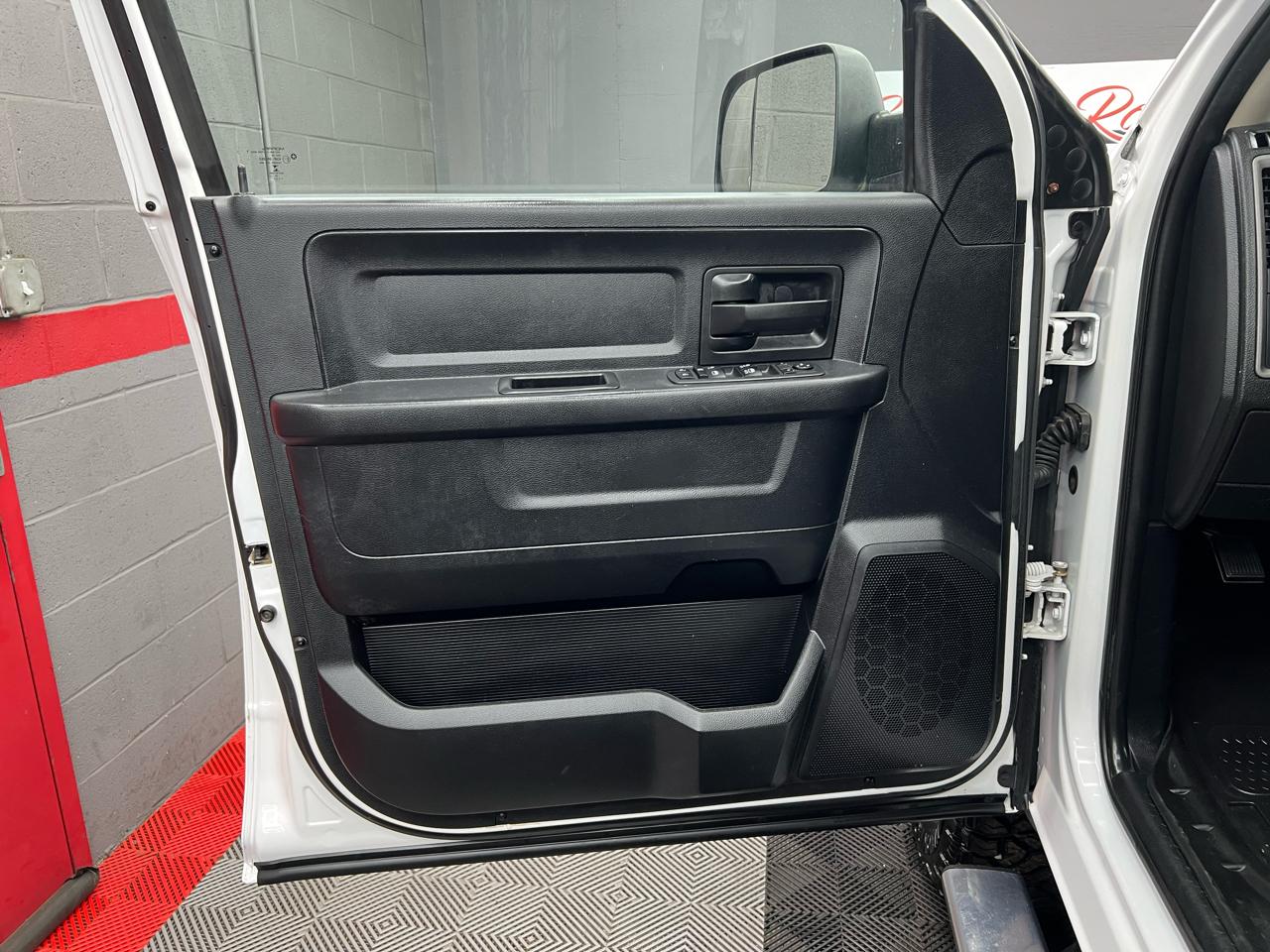 RAM 2500 Tradesman Crew Cab SWB 4WD 2015