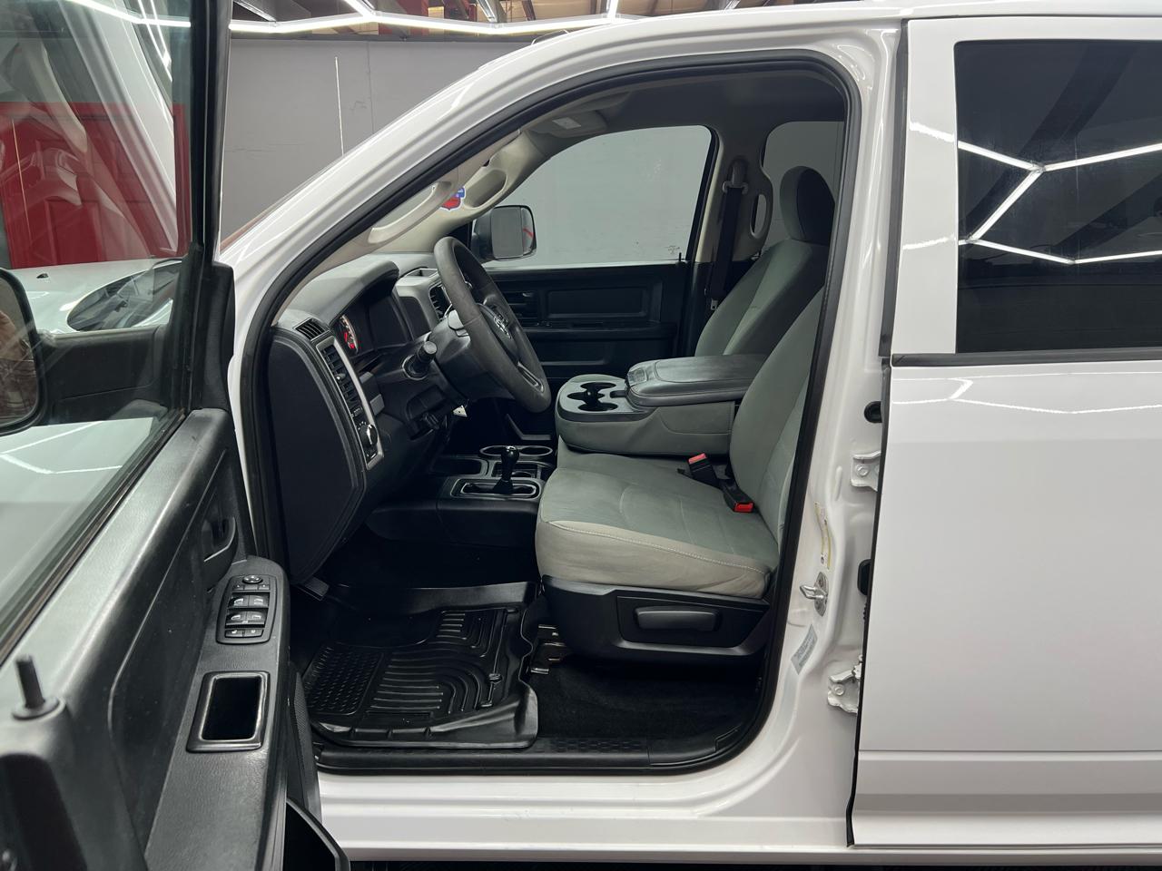 RAM 2500 Tradesman Crew Cab SWB 4WD 2015