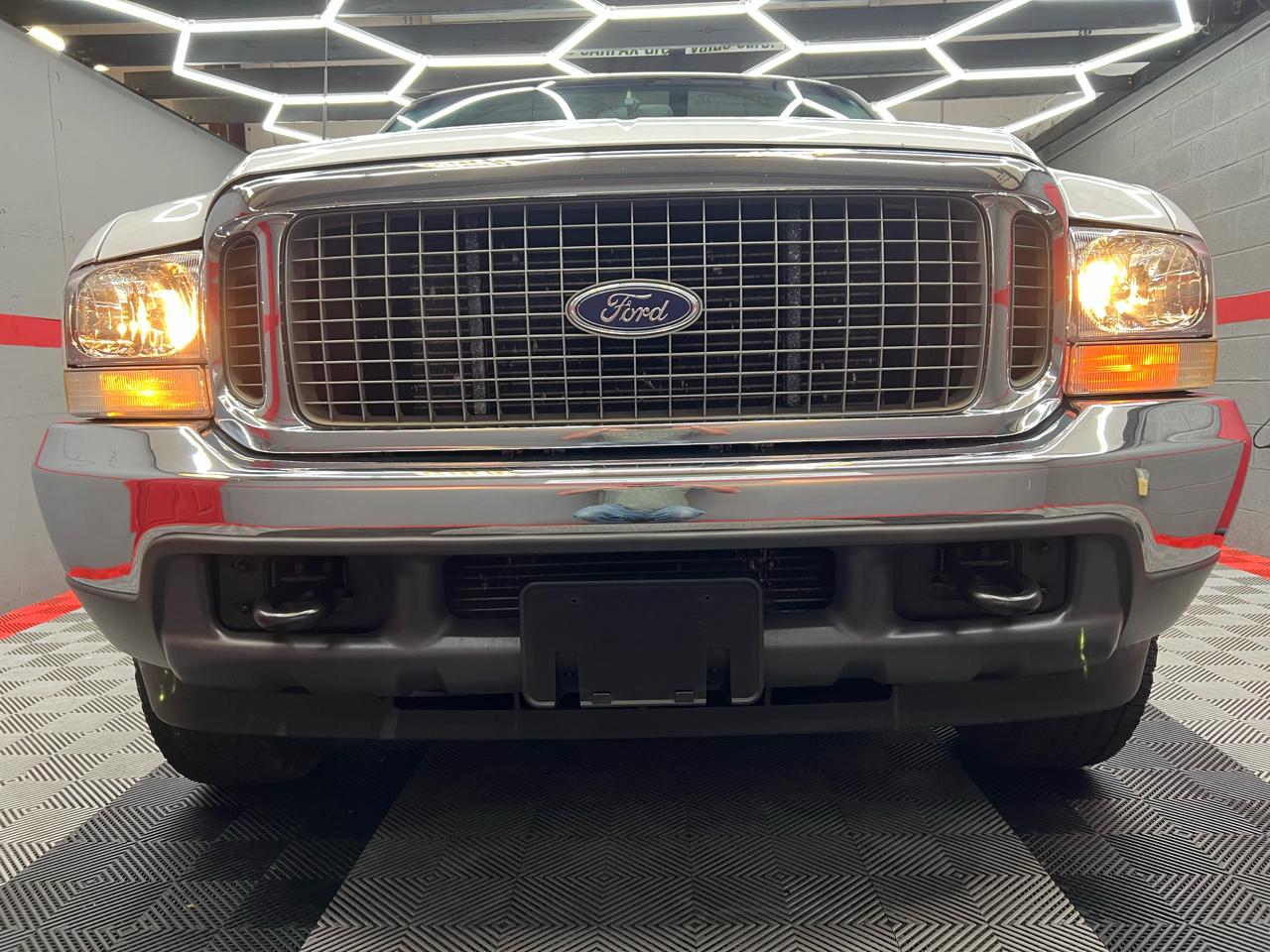 Ford Excursion XLT Premium 6.8L 2WD 2002
