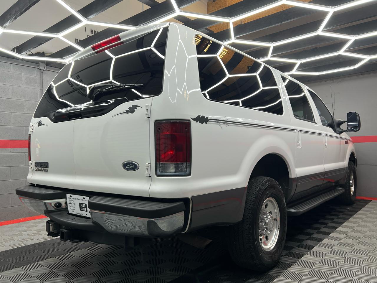 Ford Excursion XLT Premium 6.8L 2WD 2002