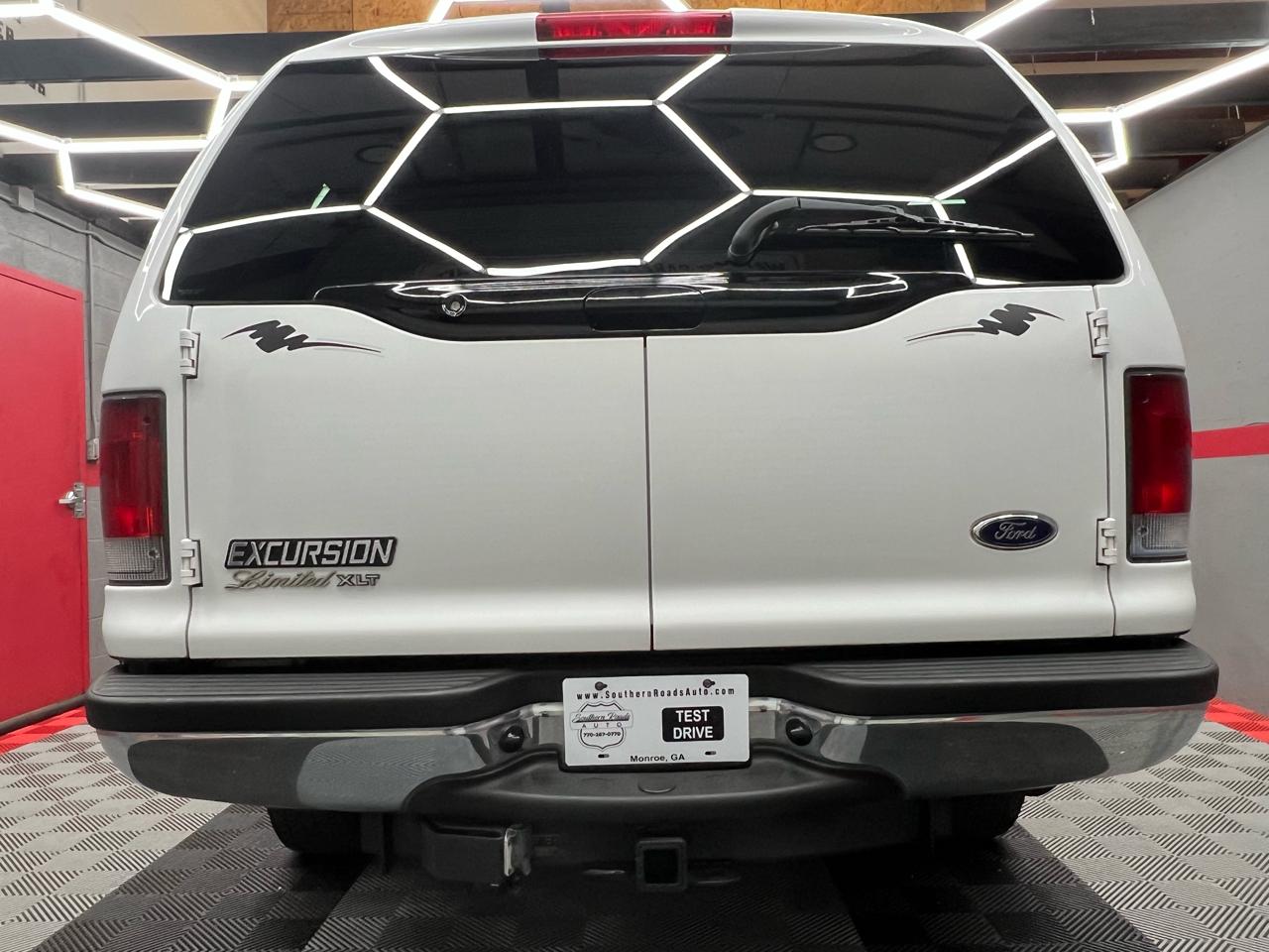 Ford Excursion XLT Premium 6.8L 2WD 2002