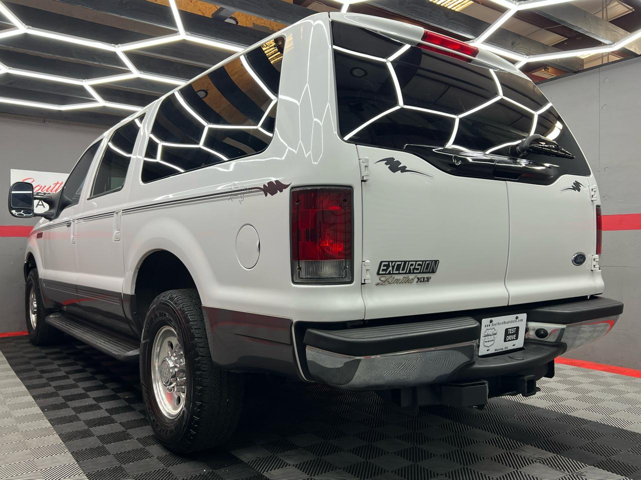 Ford Excursion XLT Premium 6.8L 2WD 2002