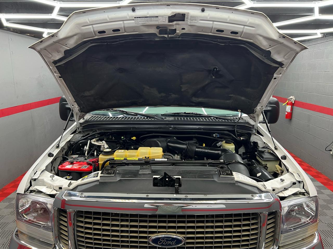 Ford Excursion XLT Premium 6.8L 2WD 2002