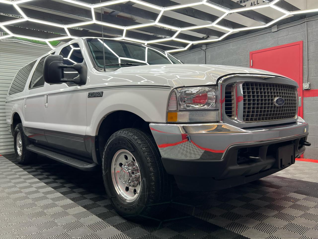 Ford Excursion XLT Premium 6.8L 2WD 2002