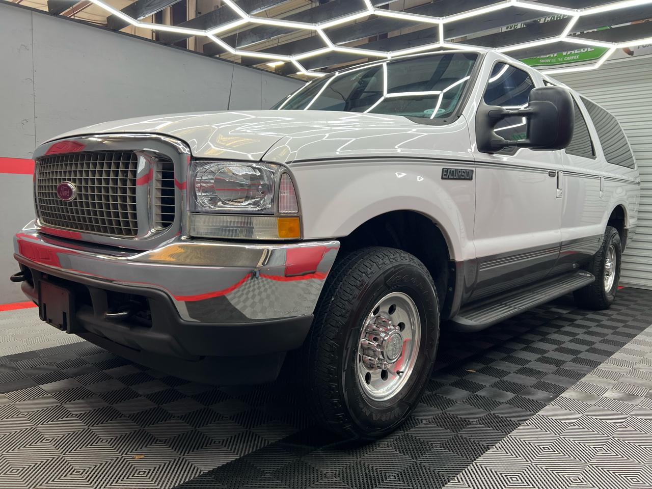 Ford Excursion XLT Premium 6.8L 2WD 2002