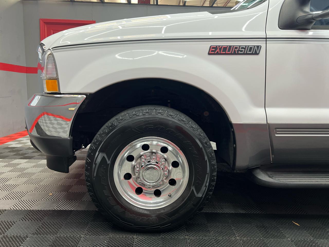 Ford Excursion XLT Premium 6.8L 2WD 2002