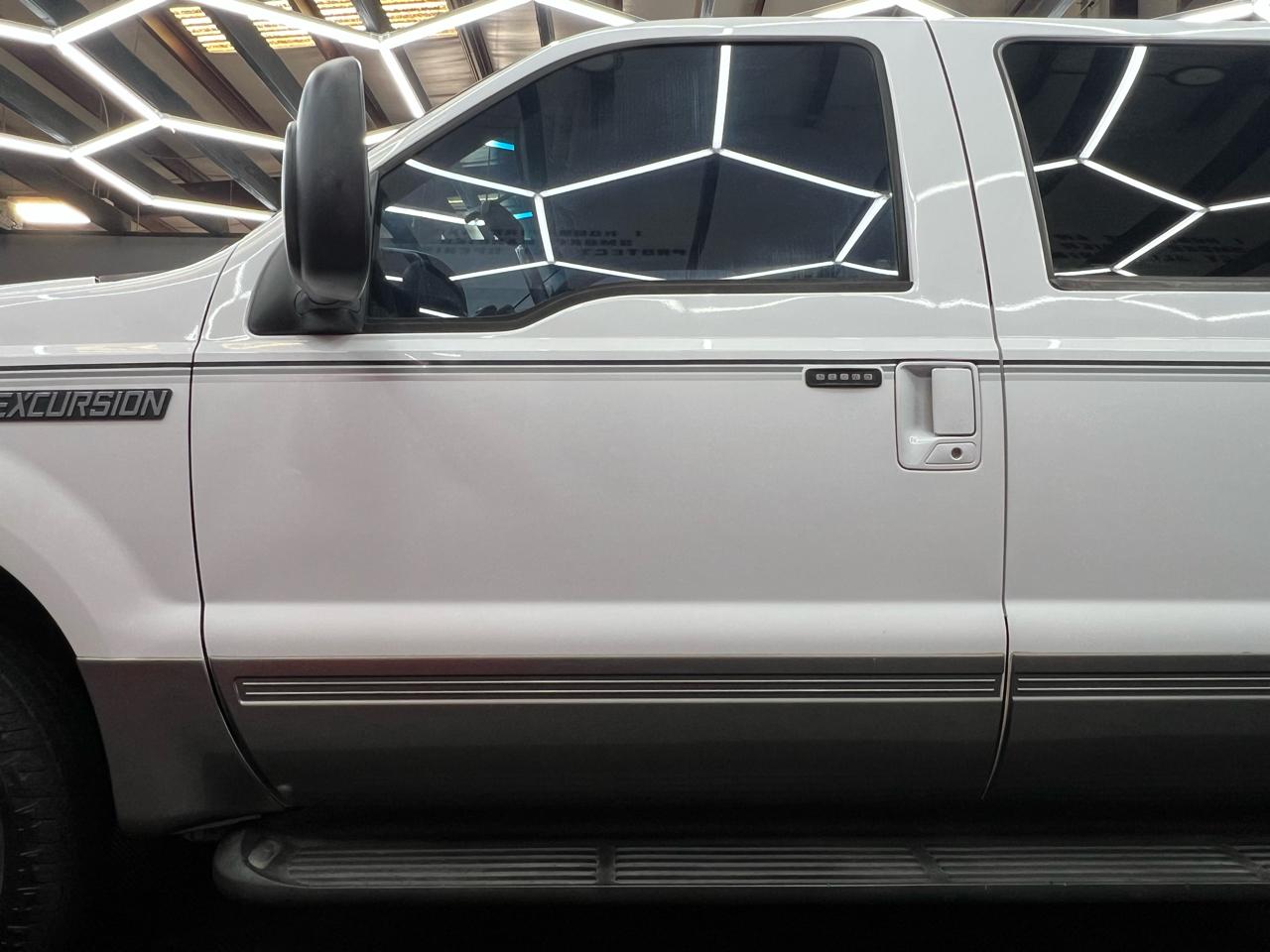 Ford Excursion XLT Premium 6.8L 2WD 2002