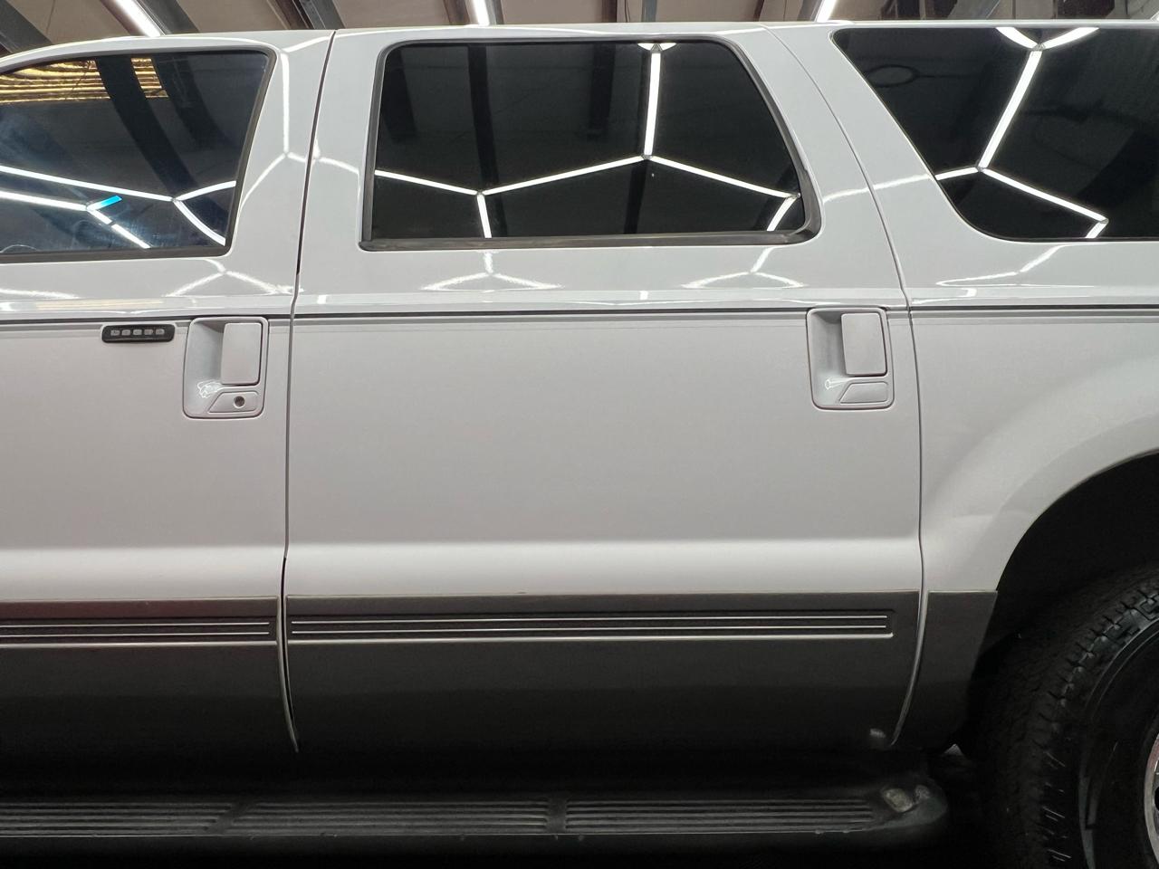 Ford Excursion XLT Premium 6.8L 2WD 2002