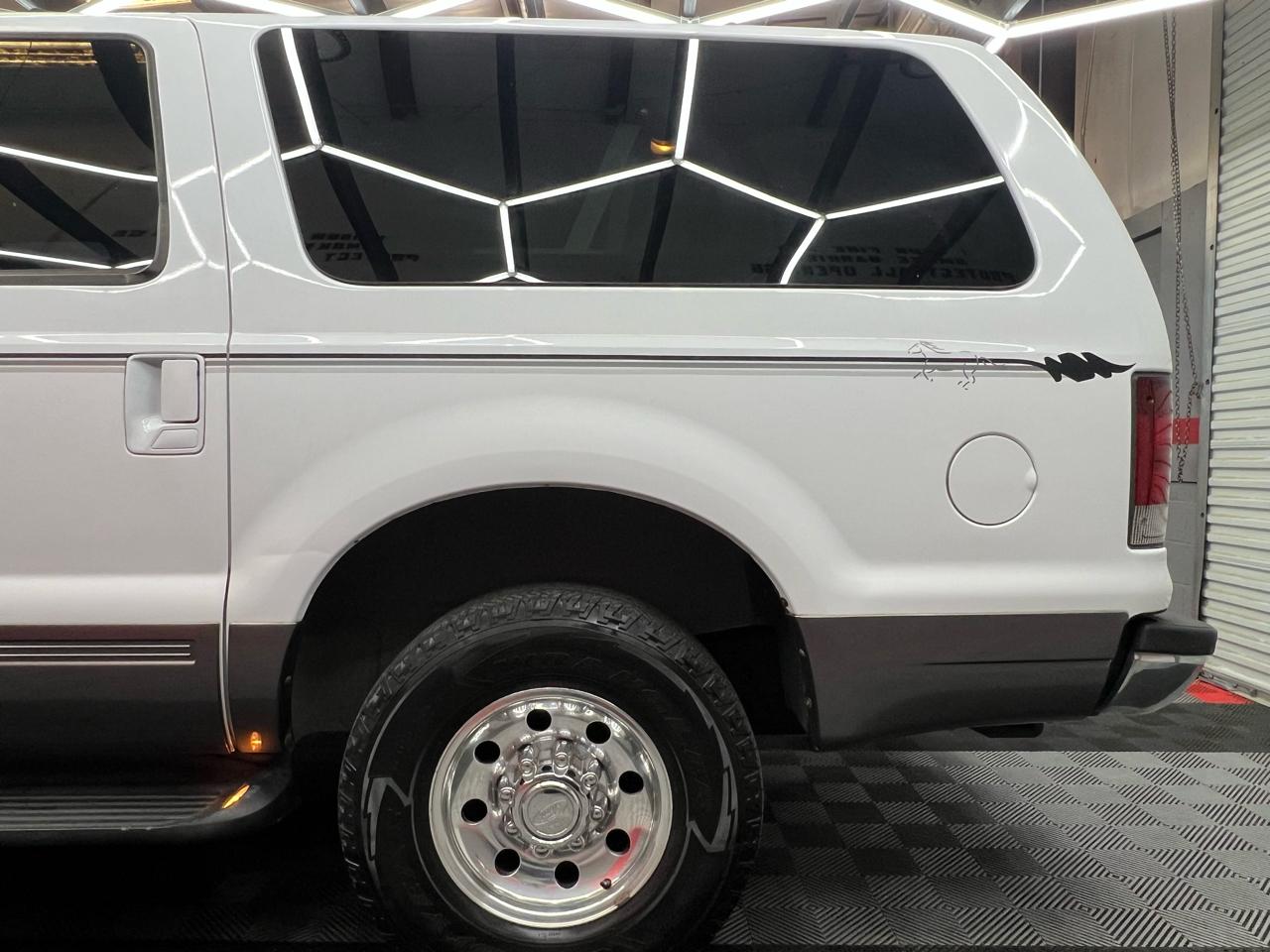 Ford Excursion XLT Premium 6.8L 2WD 2002