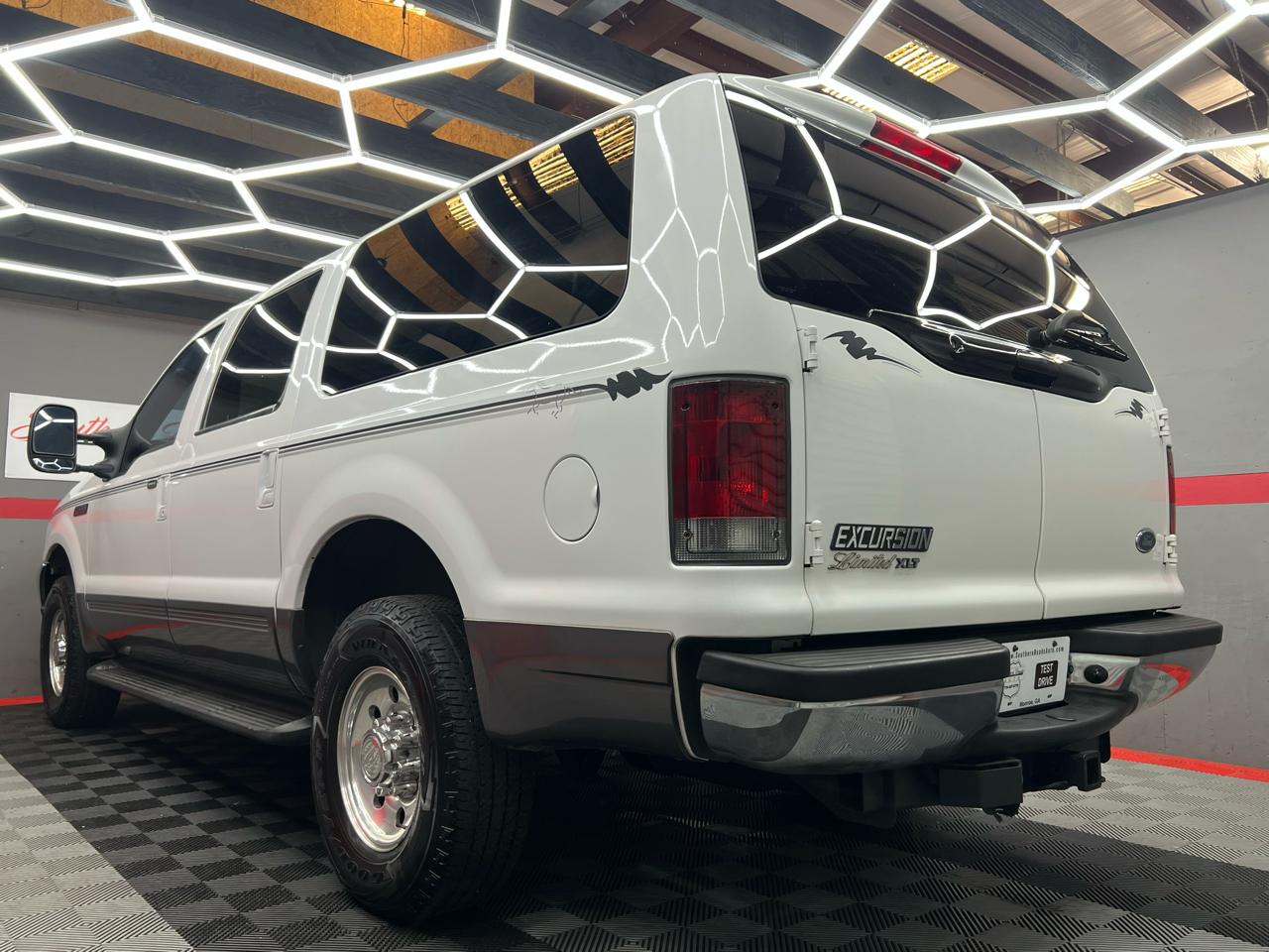 Ford Excursion XLT Premium 6.8L 2WD 2002