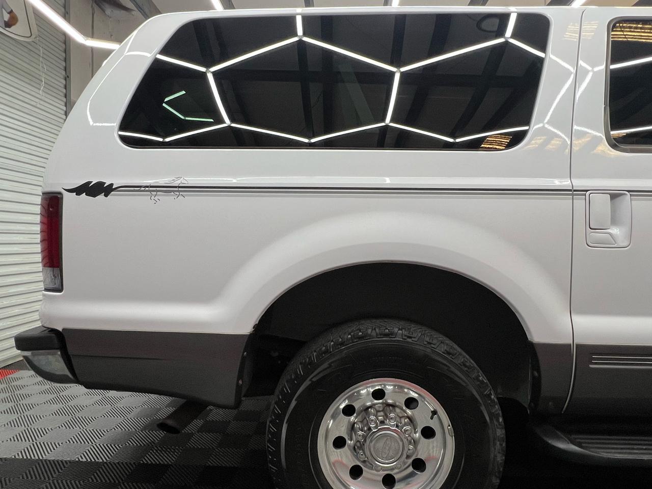 Ford Excursion XLT Premium 6.8L 2WD 2002