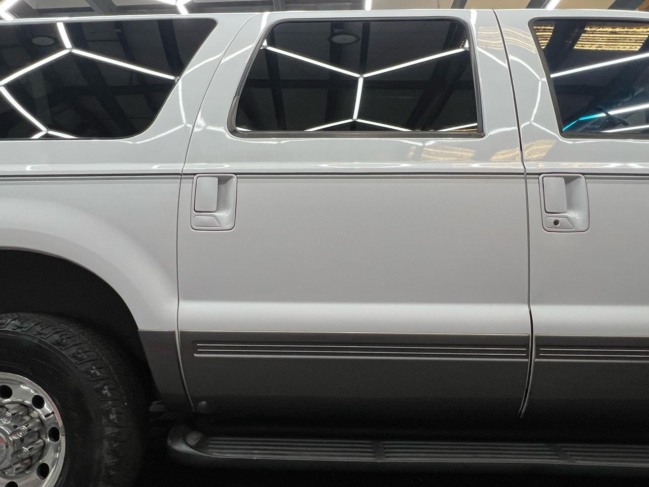 Ford Excursion XLT Premium 6.8L 2WD 2002