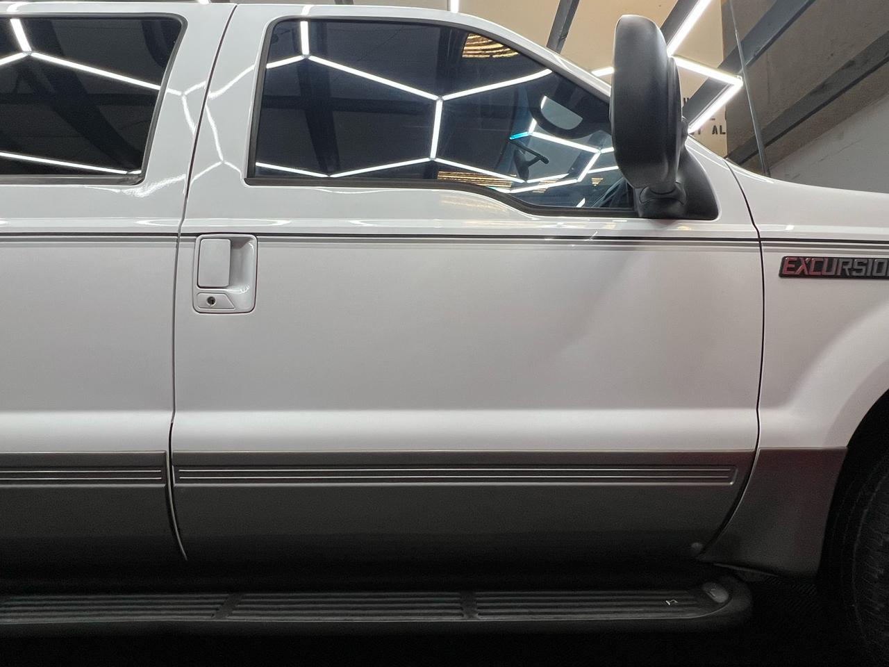 Ford Excursion XLT Premium 6.8L 2WD 2002