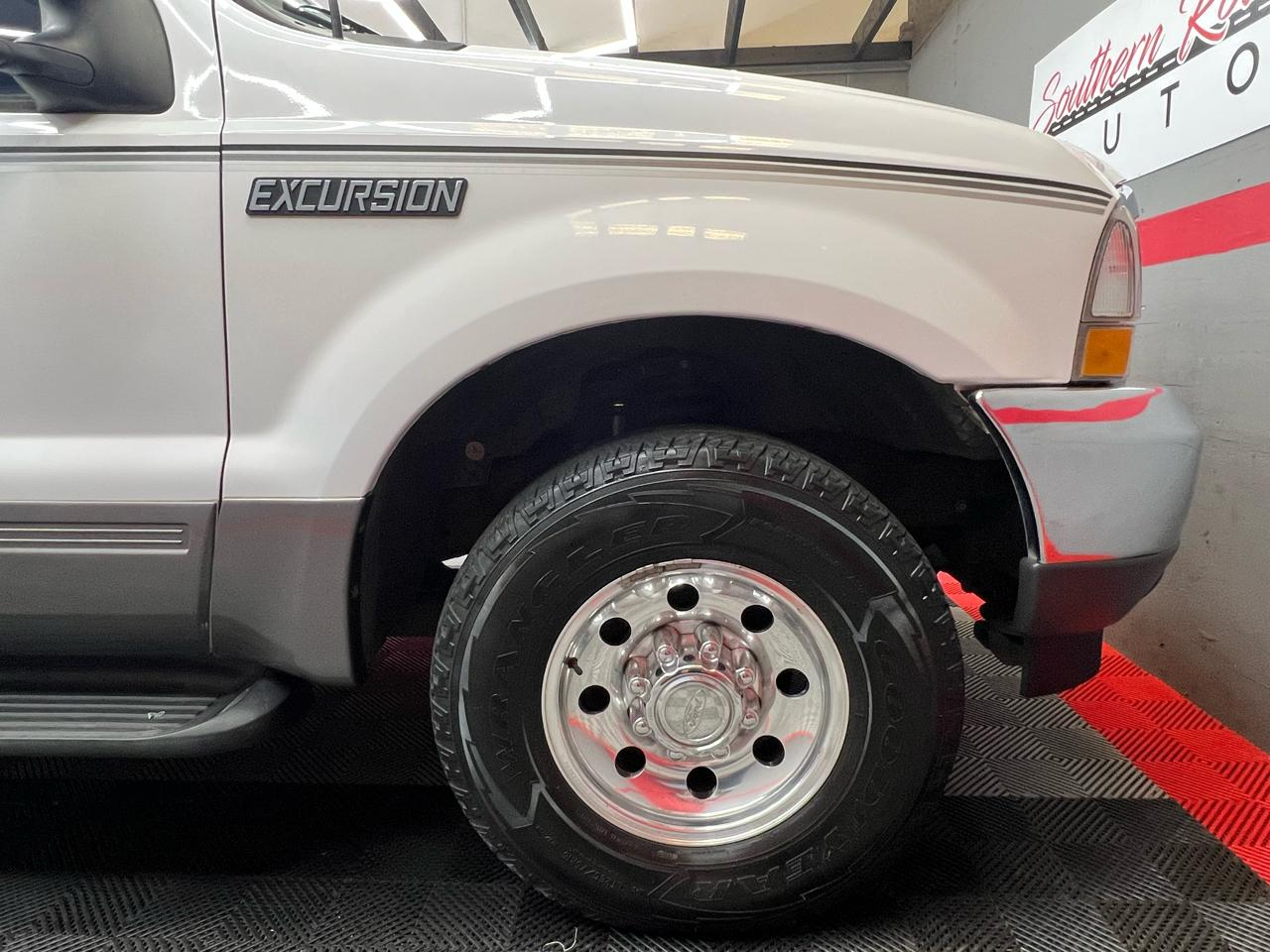 Ford Excursion XLT Premium 6.8L 2WD 2002