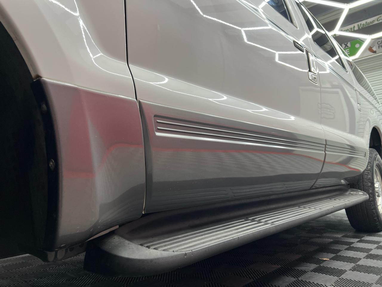 Ford Excursion XLT Premium 6.8L 2WD 2002