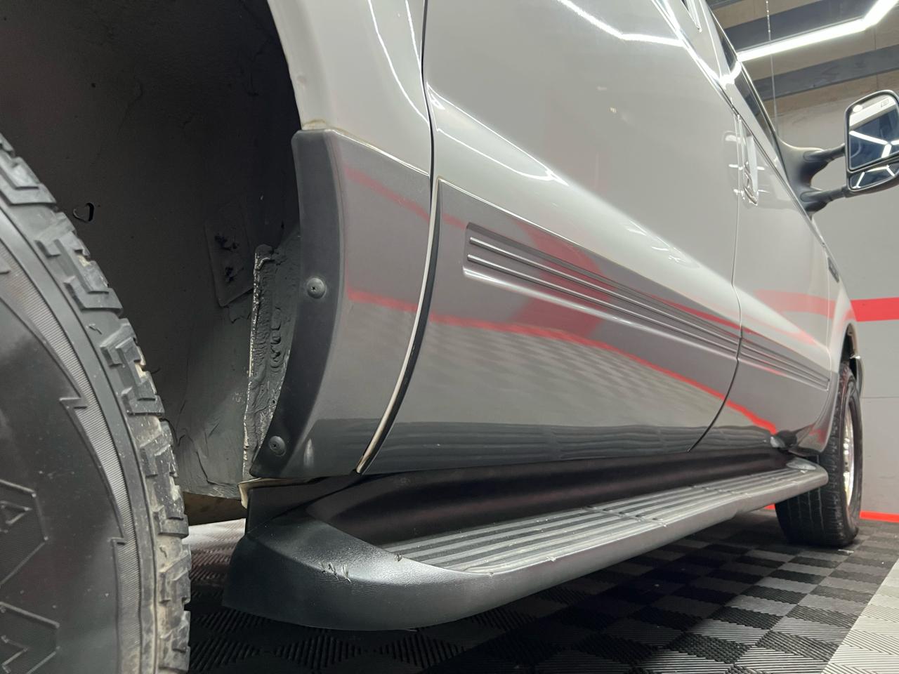 Ford Excursion XLT Premium 6.8L 2WD 2002