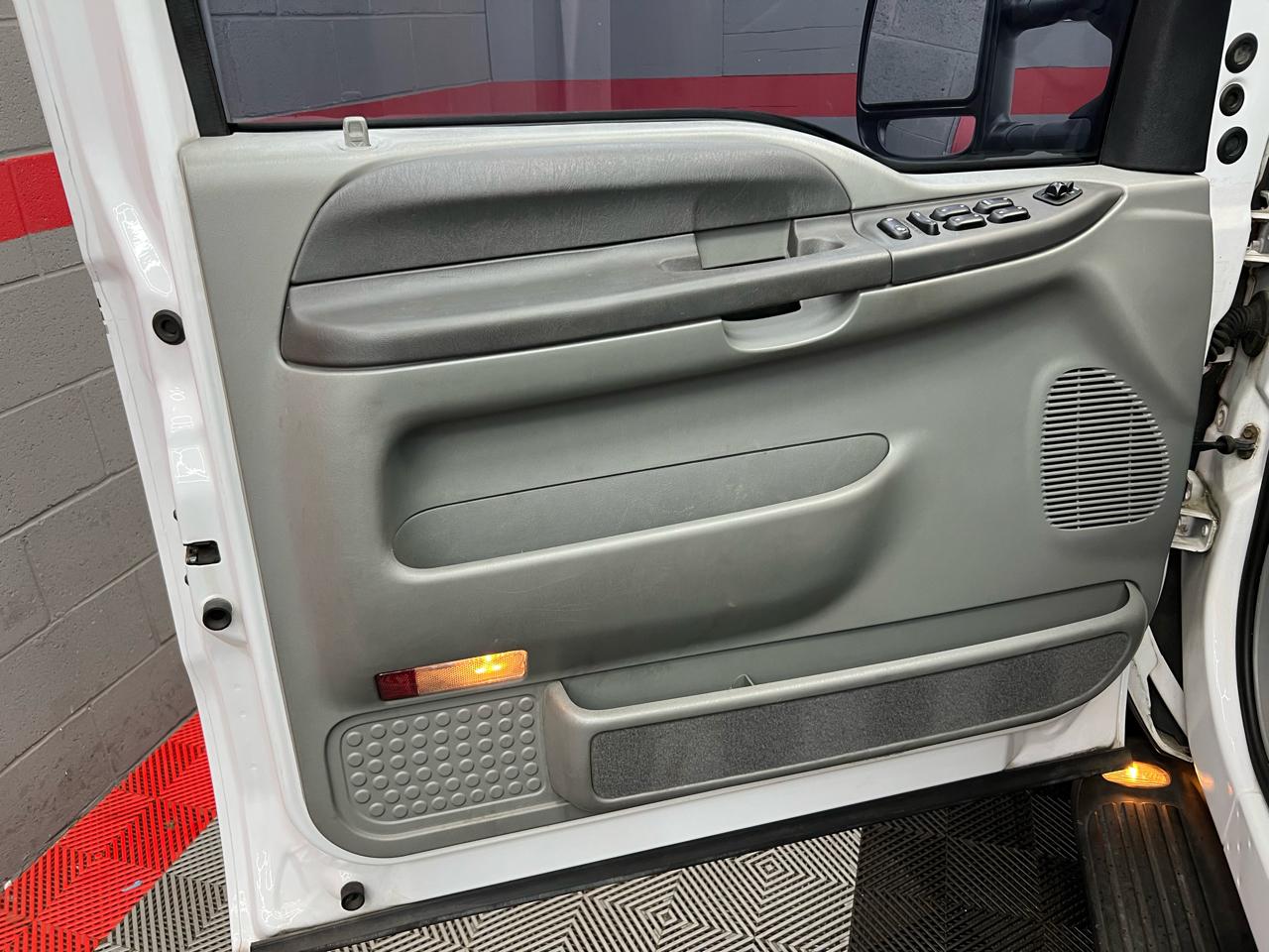 Ford Excursion XLT Premium 6.8L 2WD 2002