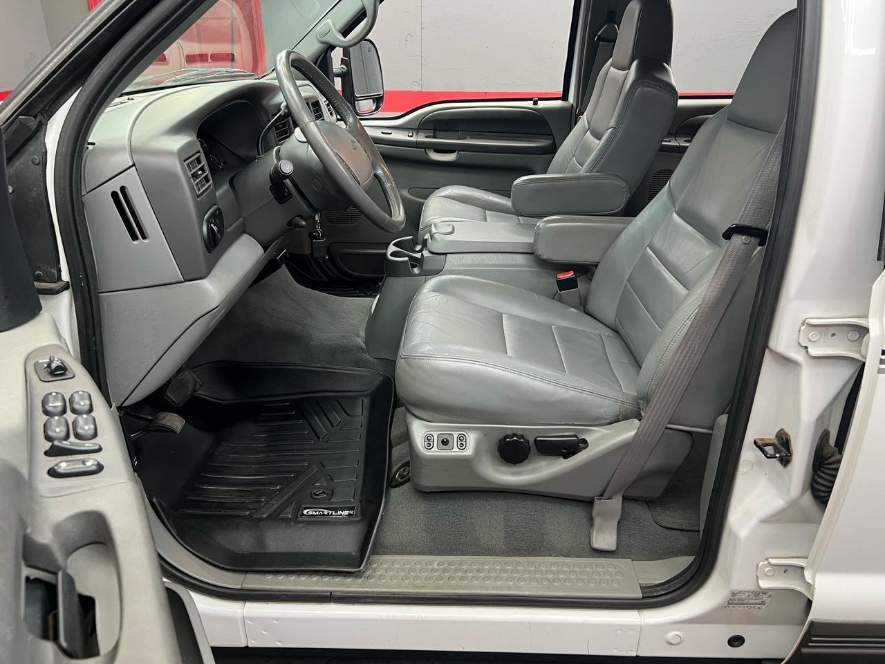 Ford Excursion XLT Premium 6.8L 2WD 2002