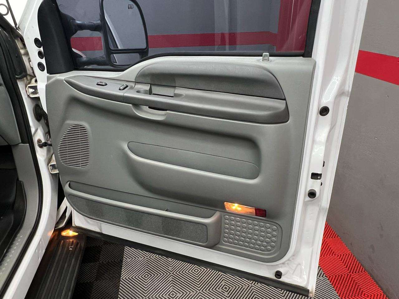 Ford Excursion XLT Premium 6.8L 2WD 2002