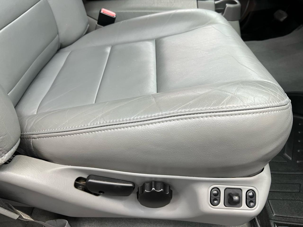 Ford Excursion XLT Premium 6.8L 2WD 2002