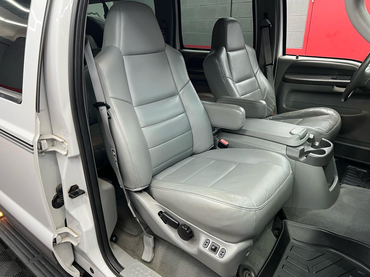 Ford Excursion XLT Premium 6.8L 2WD 2002