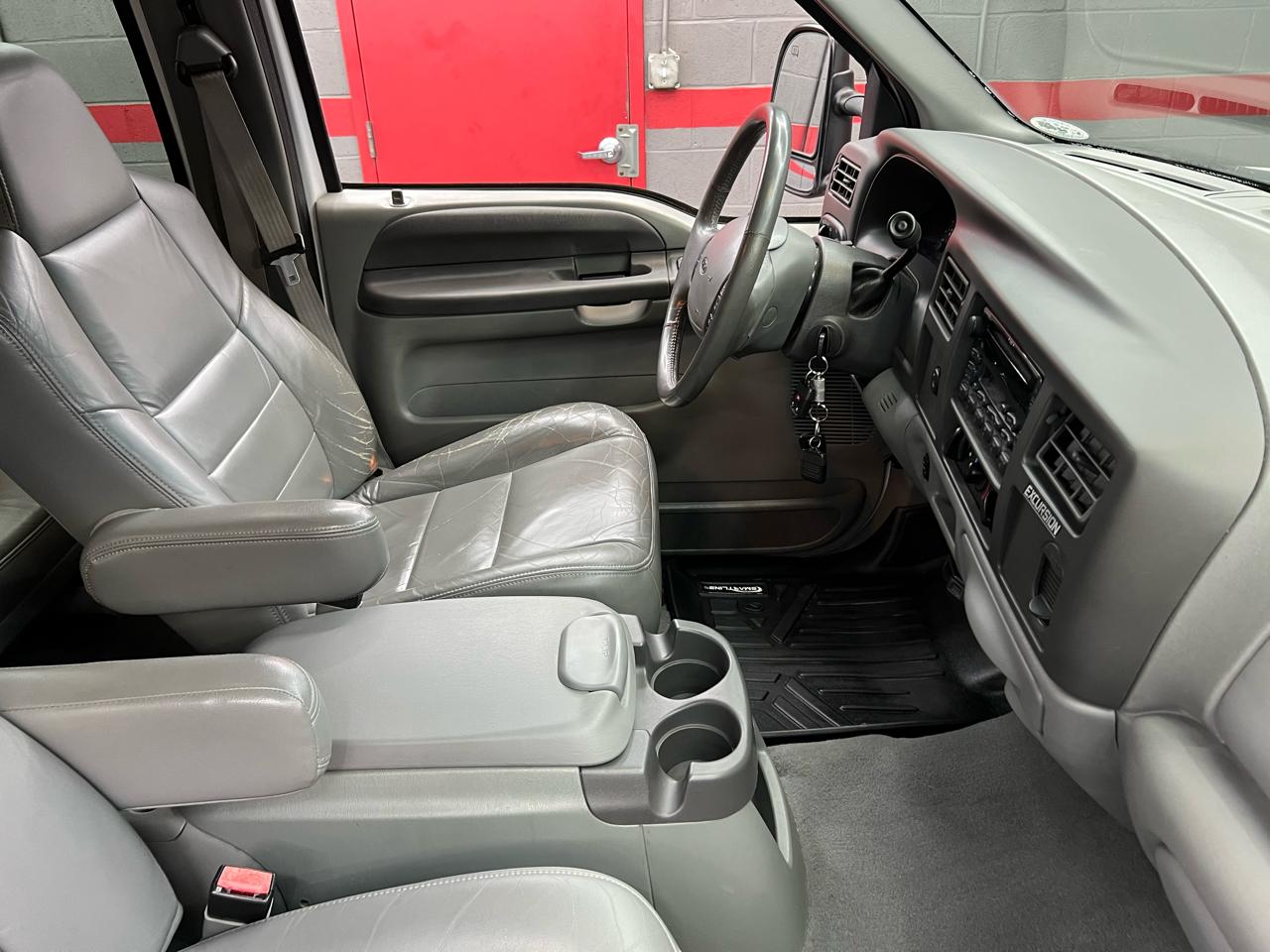 Ford Excursion XLT Premium 6.8L 2WD 2002