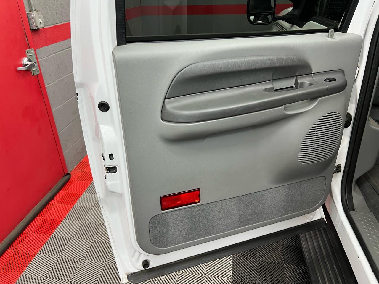 Ford Excursion XLT Premium 6.8L 2WD 2002