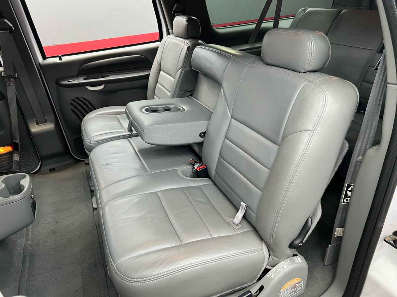 Ford Excursion XLT Premium 6.8L 2WD 2002