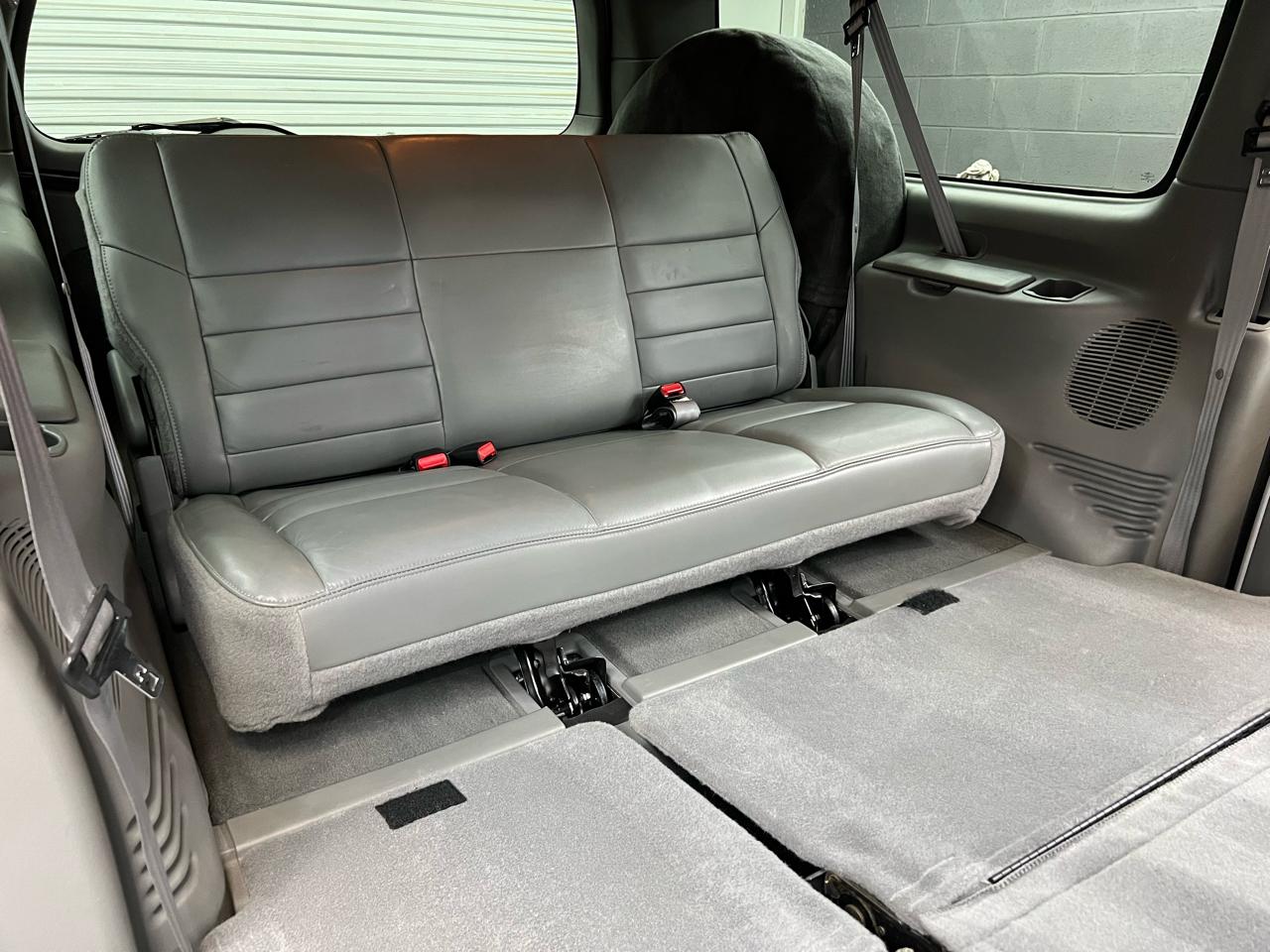 Ford Excursion XLT Premium 6.8L 2WD 2002