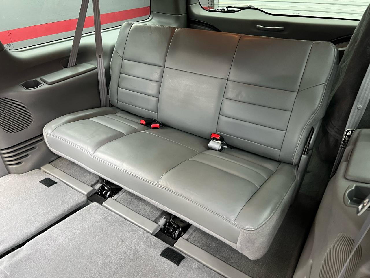 Ford Excursion XLT Premium 6.8L 2WD 2002